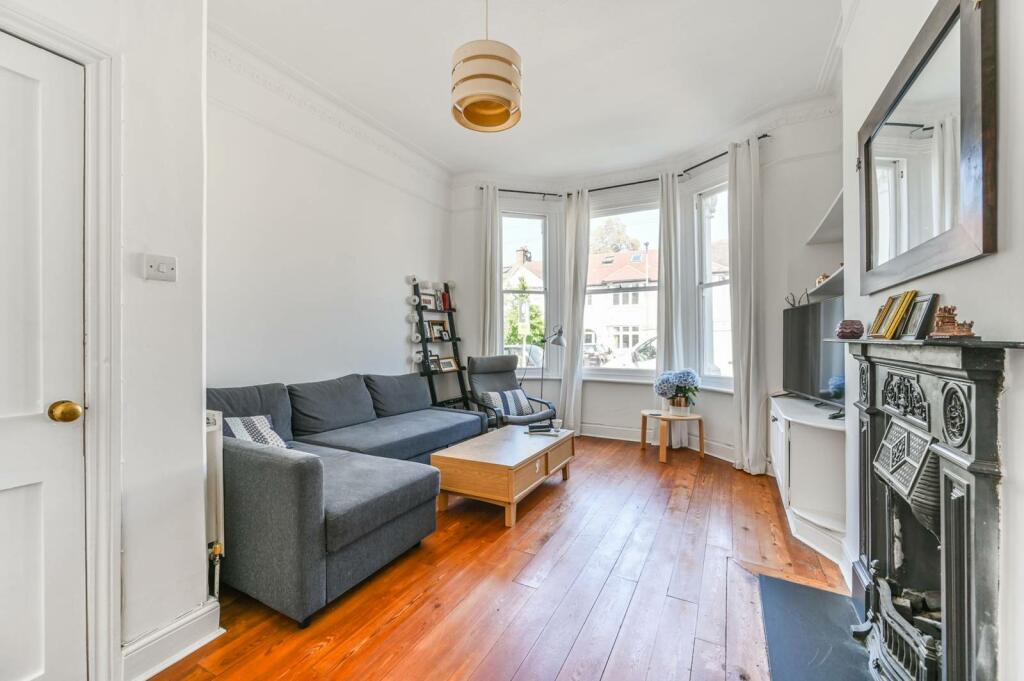 1 bedroom flat for sale in Byrne Road, Balham, London, SW12