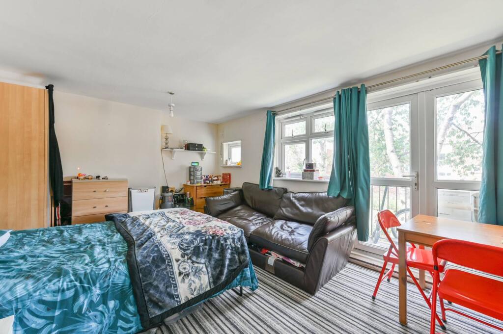 Main image of property: Kings Avenue, Clapham Park, London, SW4