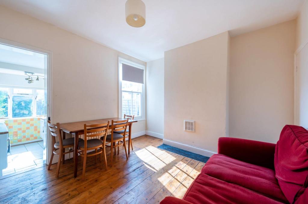 Walnut Tree Close Guildford GU1  