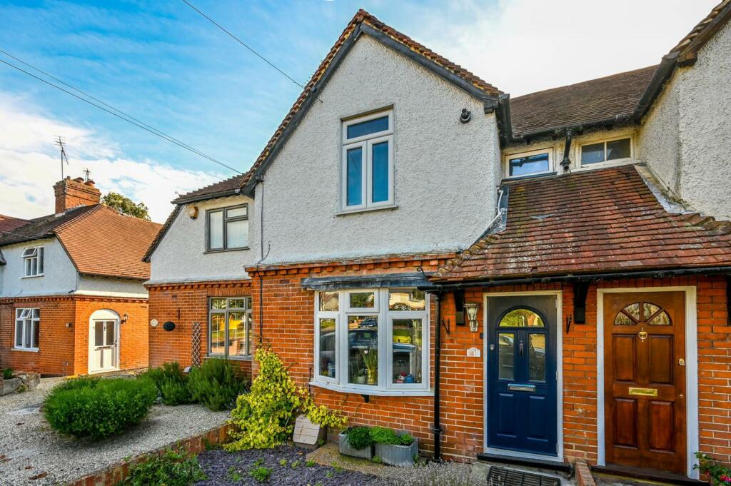 3 bedroom terraced house for sale in Old Farm Road, Guildford, GU1