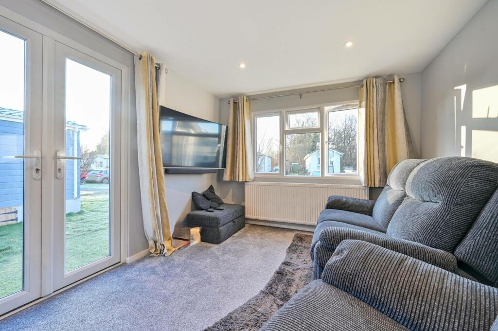 1 bedroom mobile home for sale in Dagley Lane, Guildford, GU4