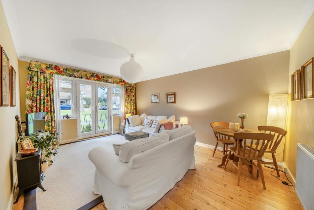 2 bedroom flat for sale in Lindfield Gardens, Guildford, GU1