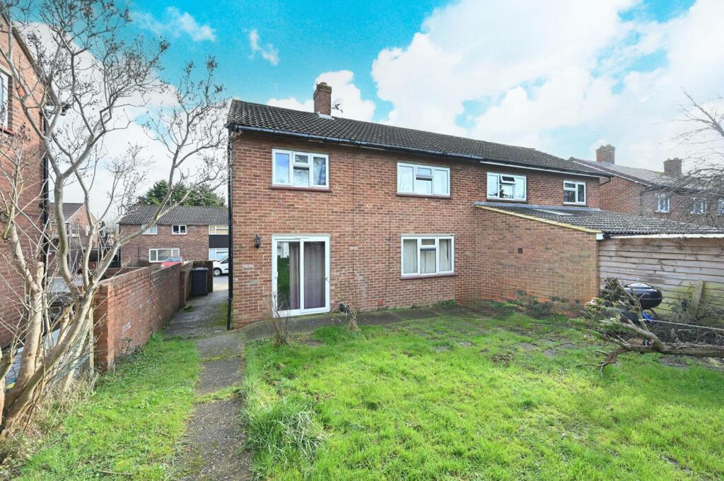3 bedroom semidetached house for sale in Homestall, Park Barn, Guildford, GU2