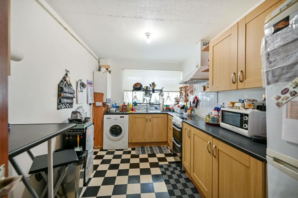 1 bedroom flat for sale in Worplesdon Road, Guildford, GU2