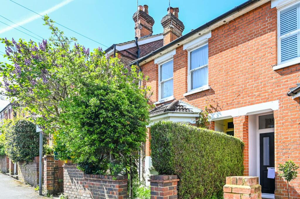 4 bedroom semi-detached house for sale in Agraria Road, Guildford, GU2