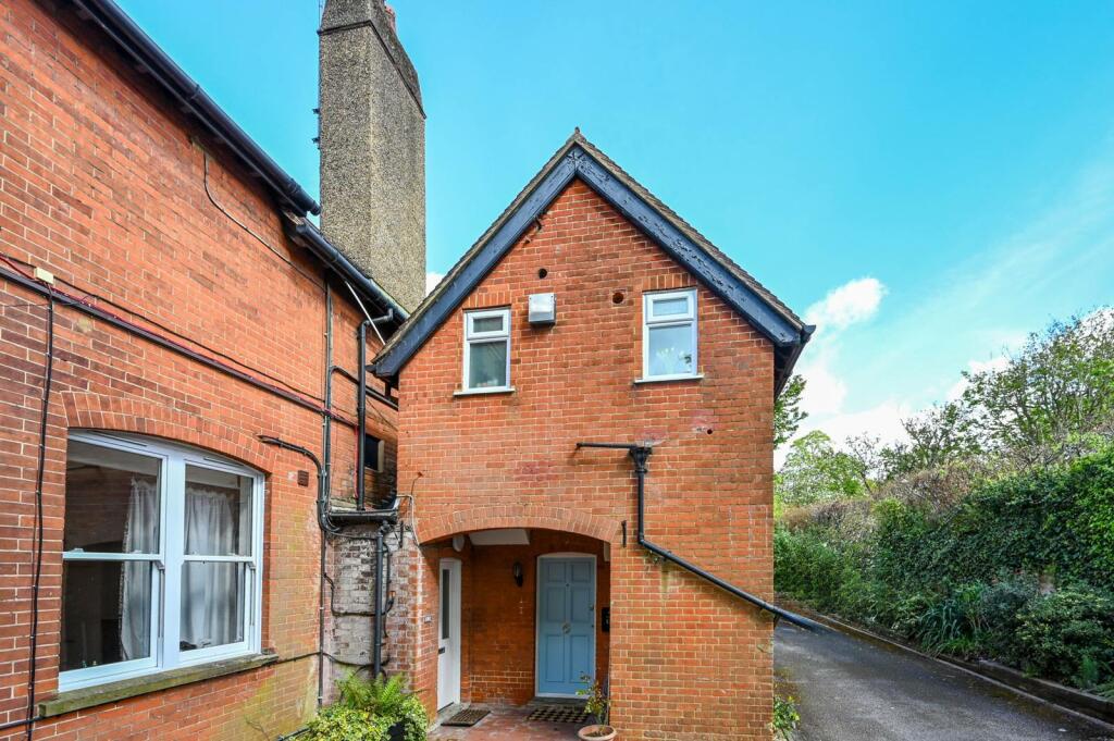 2 bedroom flat for sale in Clandon Road, Guildford, GU1