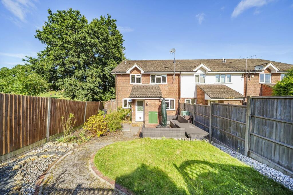 2 bedroom semidetached house for sale in Gorse Court, Merrow