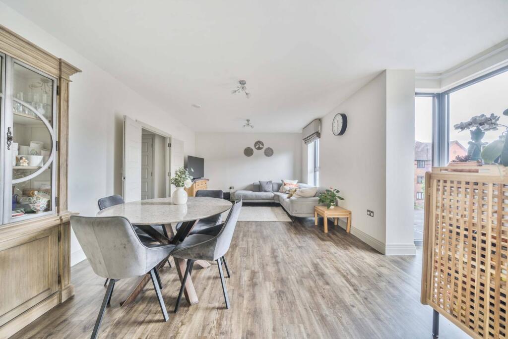 Main image of property: Queens Place, Guildford, Surrey, GU2