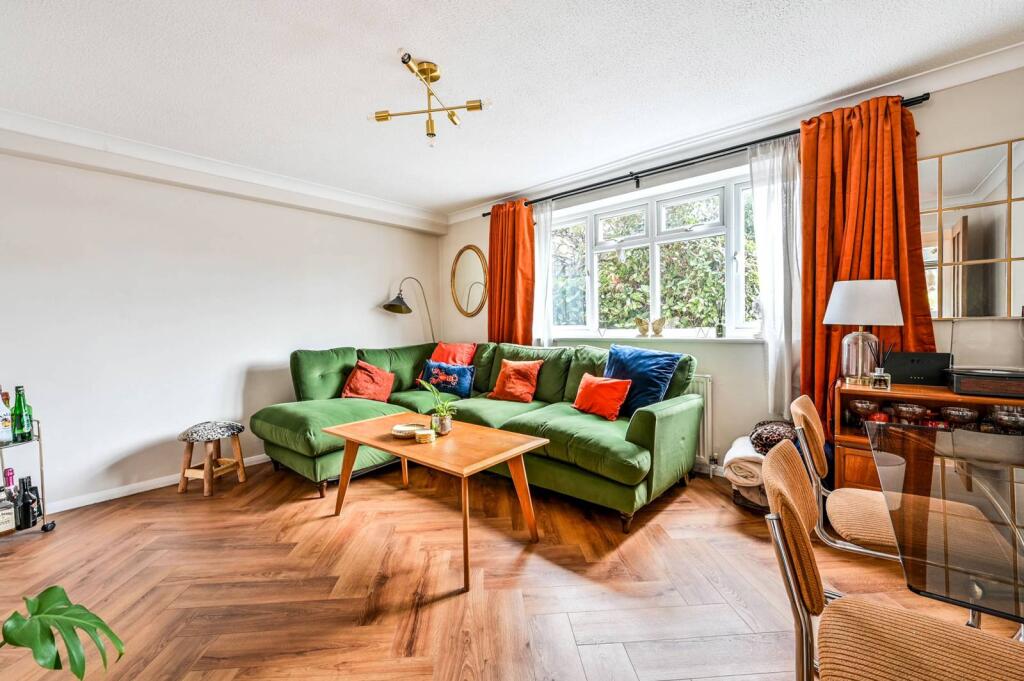 Main image of property: Ferndown Court, Guildford, GU1