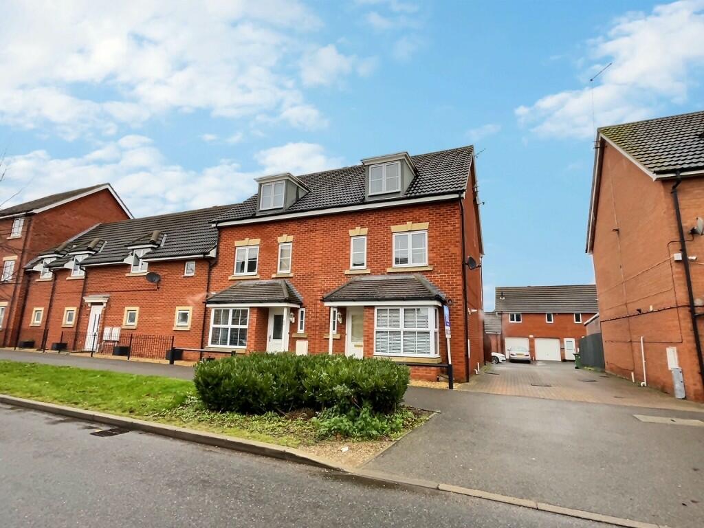 4 bedroom end of terrace house for rent in Vale Drive, Hampton Vale