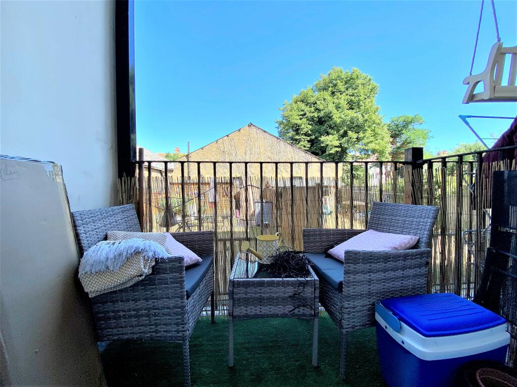 2 bedroom flat for sale in Harold Road, Cliftonville, Margate , CT9