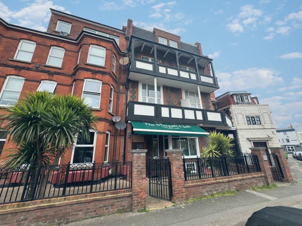 2 bedroom apartment for rent in Cliftonville Avenue, Margate, CT9