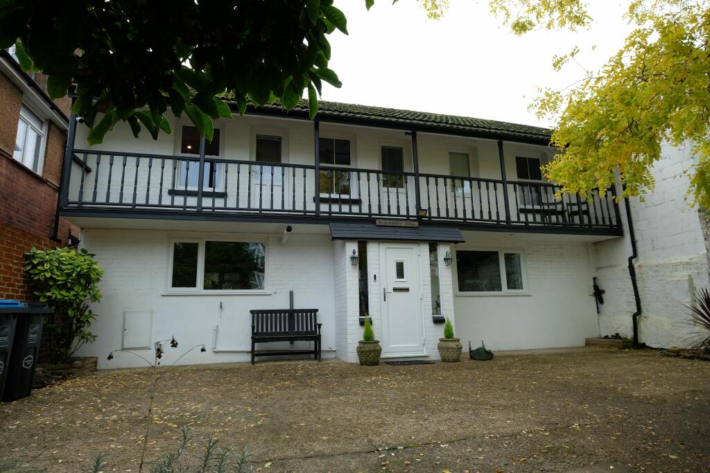 3 bedroom link detached house for sale in Addington Road, Margate, CT9