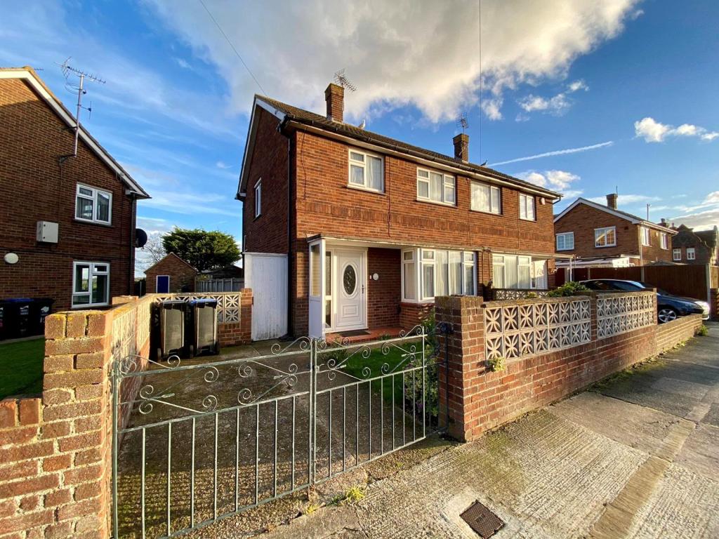 2 bedroom semidetached house for sale in Lister Road, Margate , CT9