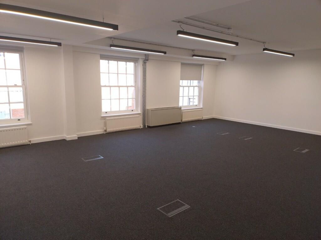 Additional property image - Gate House, Fretherne Road, Welwyn Garden City, Hertfordshire, AL8 6NS