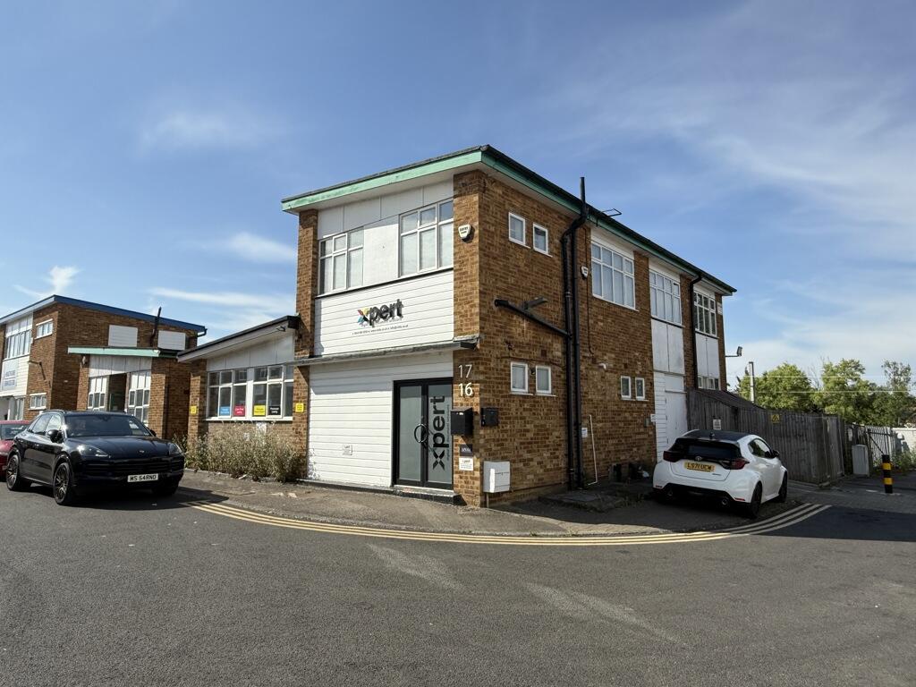 Main image of property: 16 Station Close, Potters Bar, Hertfordshire, EN6 1TL