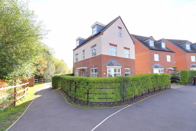 4 bedroom detached house for sale in Sandpiper Drive, Doxey, Stafford, ST16
