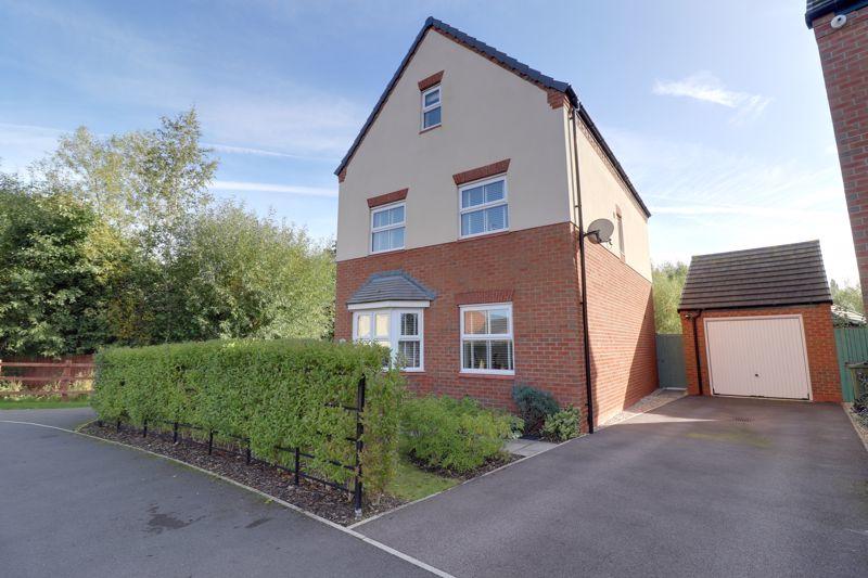 4 bedroom detached house for sale in Sandpiper Drive, Doxey, Stafford, ST16