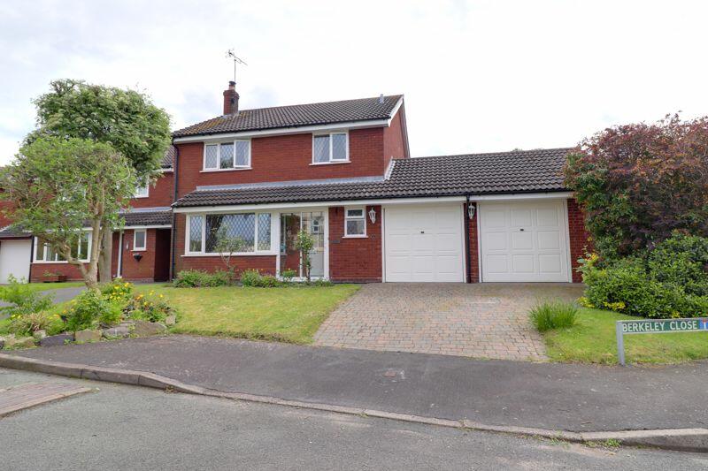 4 bedroom detached house for sale in Berkeley Close, Gnosall, Stafford