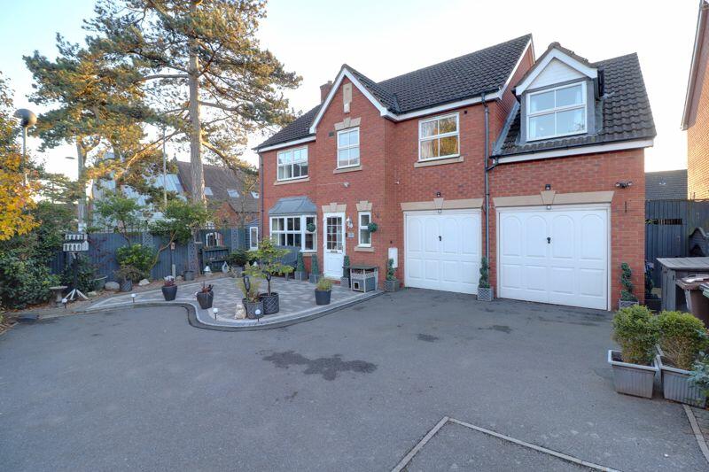 5 bedroom detached house for sale in Byford Way, Marston Green