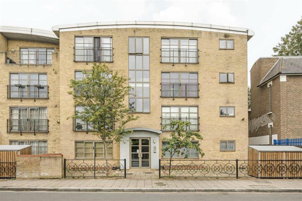 1 bedroom flat for sale in Morley Road, Lewisham, SE13