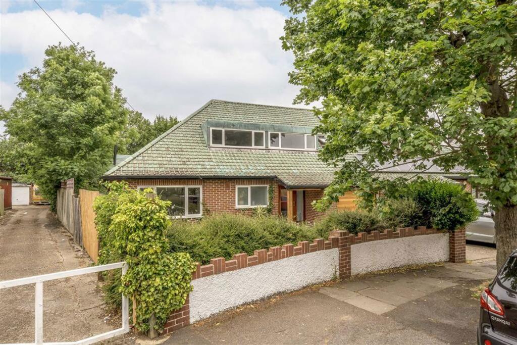 Main image of property: The Woodlands, Hither Green