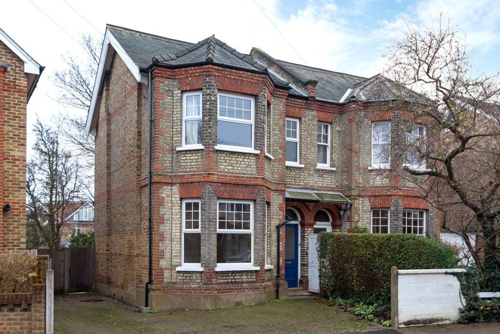 Main image of property: Teddington Park Road, 2 Bedroom Flat