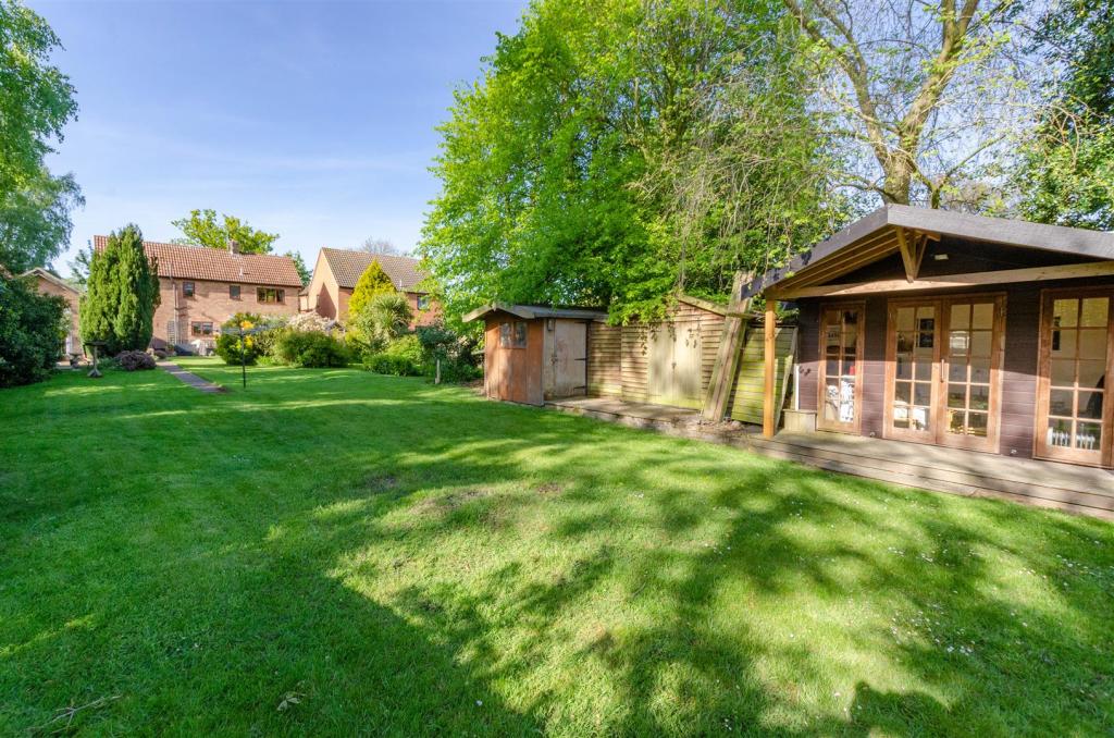 5 bedroom detached house for sale in Thompson, IP24