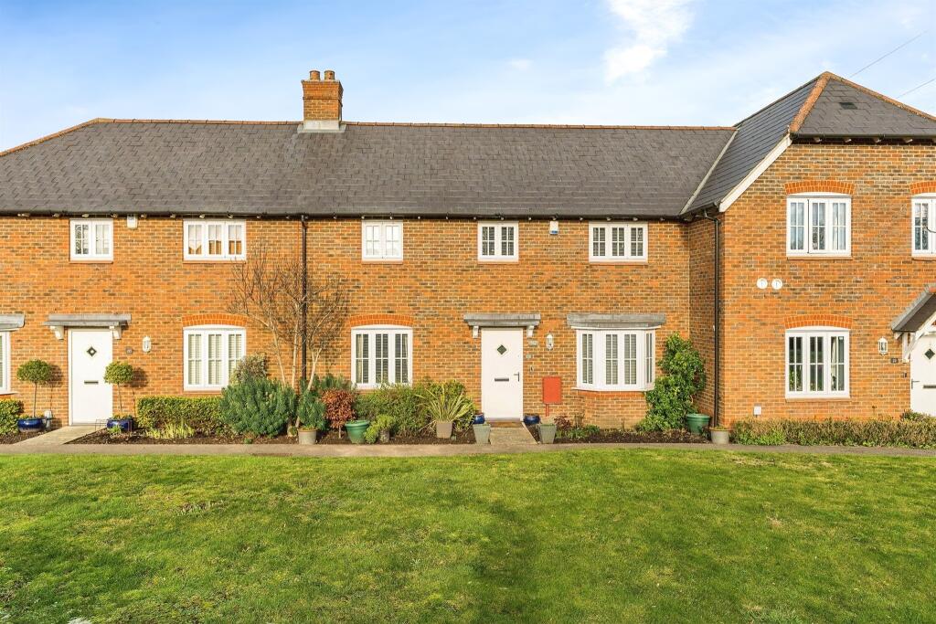 3 bedroom terraced house for sale in Vigor Close, East Malling, West