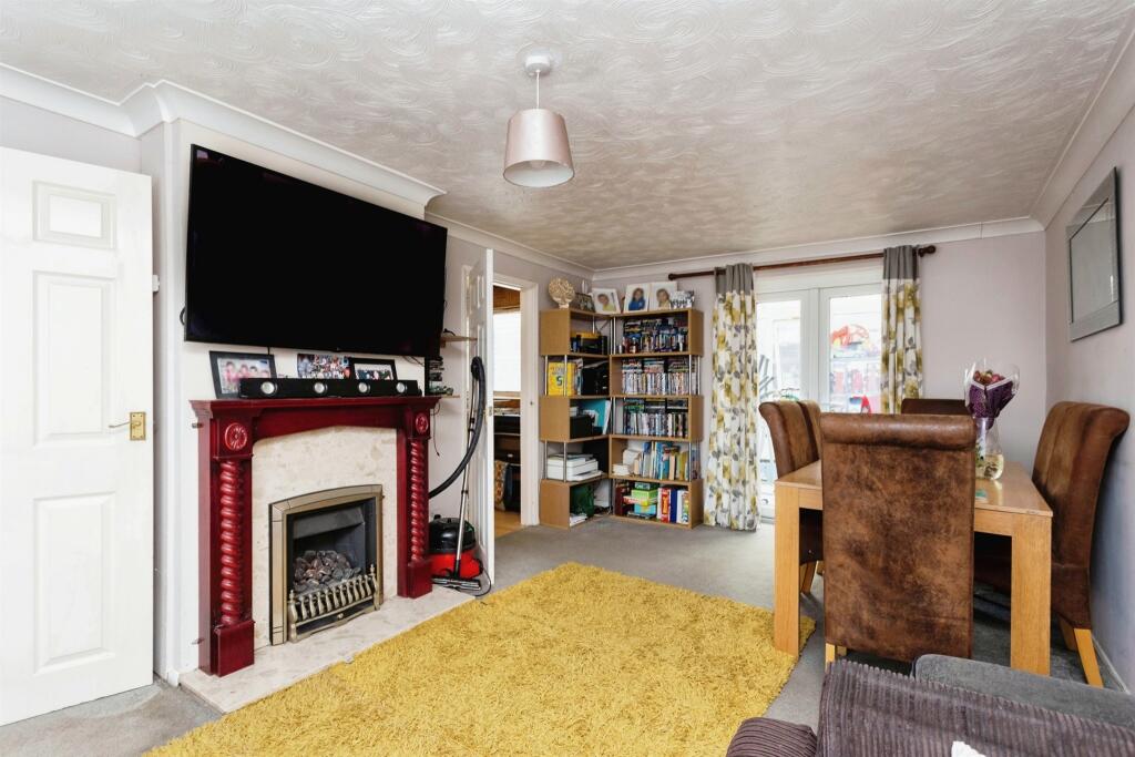 3 bedroom terraced house for sale in Woodlands Road, Ditton, Aylesford