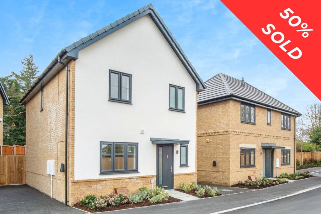 3 bedroom detached house for sale in Bloors Lane, Rainham, Gillingham, ME8