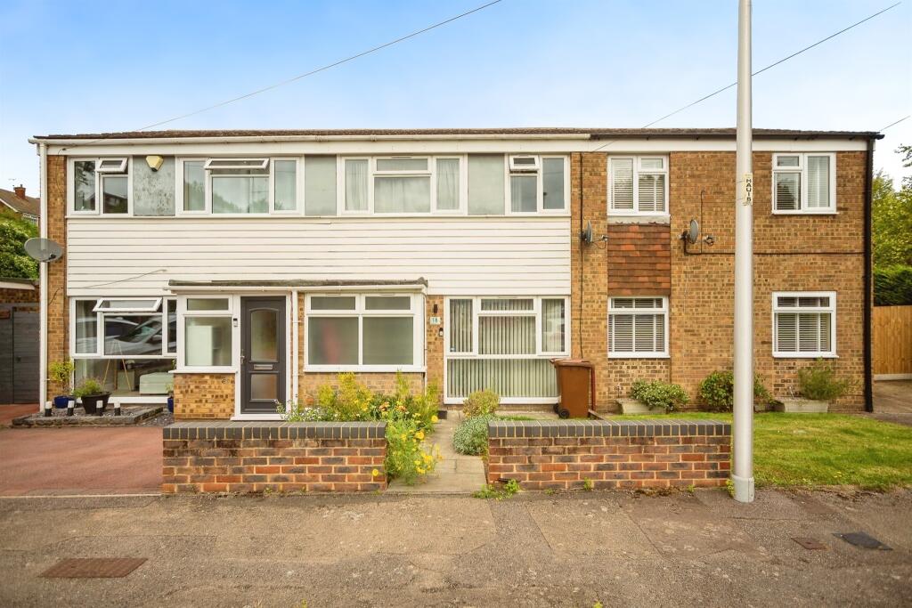 Main image of property: Harvesters Close, Rainham, Gillingham