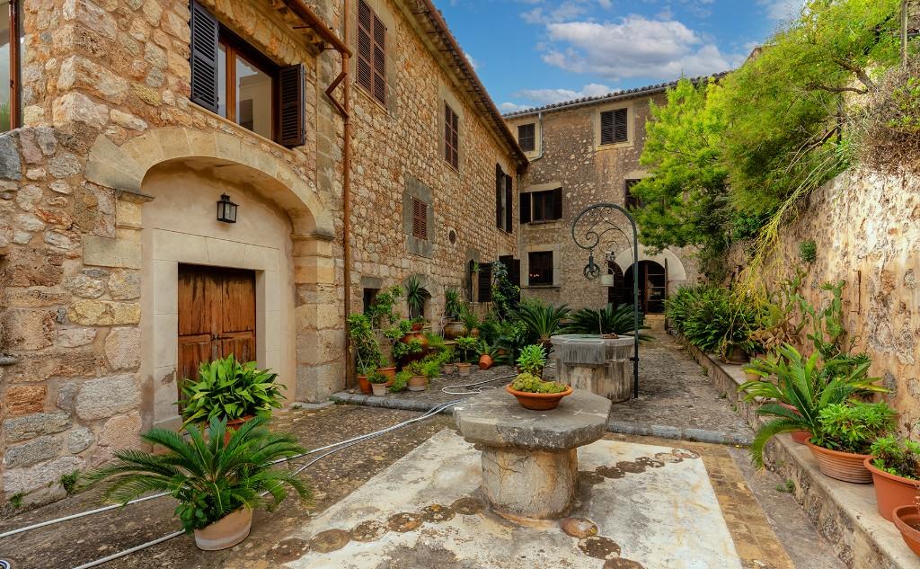 8 bedroom villa for sale in Fornalutx, Mallorca, Balearic Islands, Spain