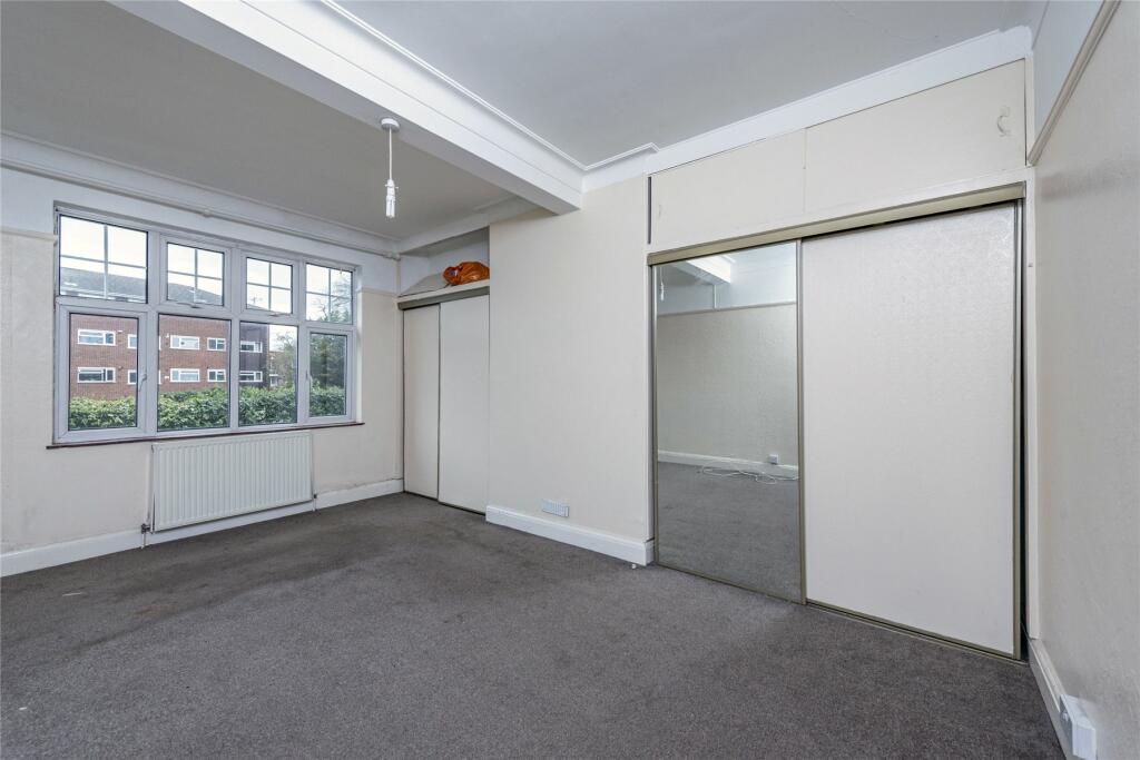 2 bedroom flat for sale in Surbiton, KT6