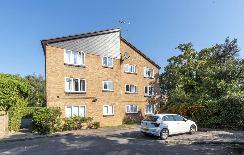 1 bedroom flat for sale in Surbiton Hill Park, Surbiton, KT5