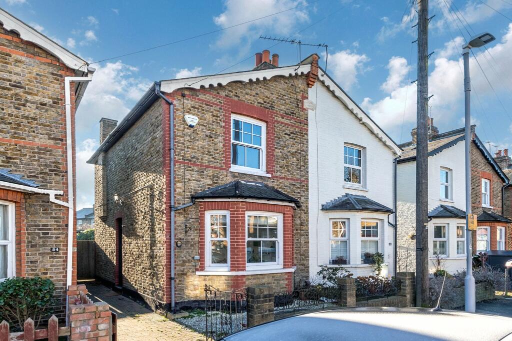 2 bedroom semidetached house for sale in Beaconsfield Road