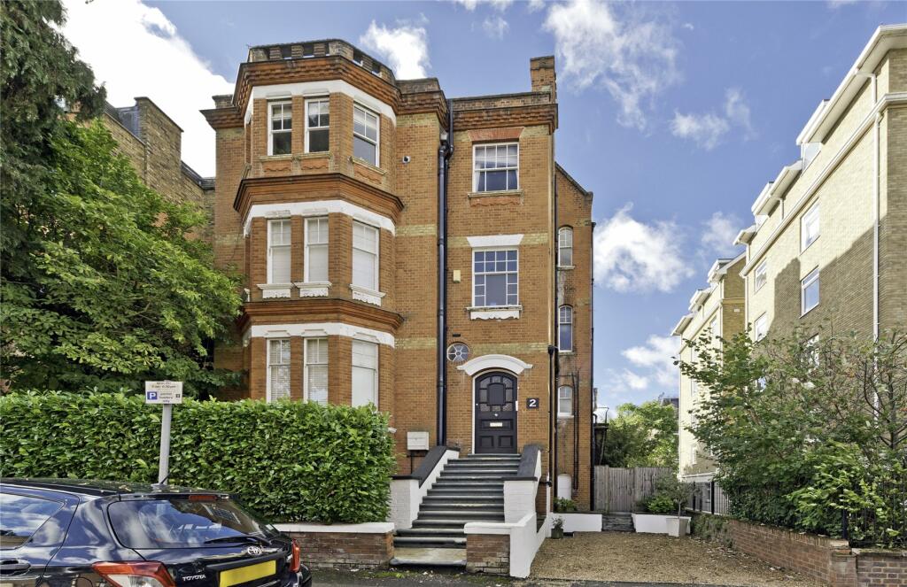 2 bedroom flat for sale in Claremont Gardens, Surbiton, KT6