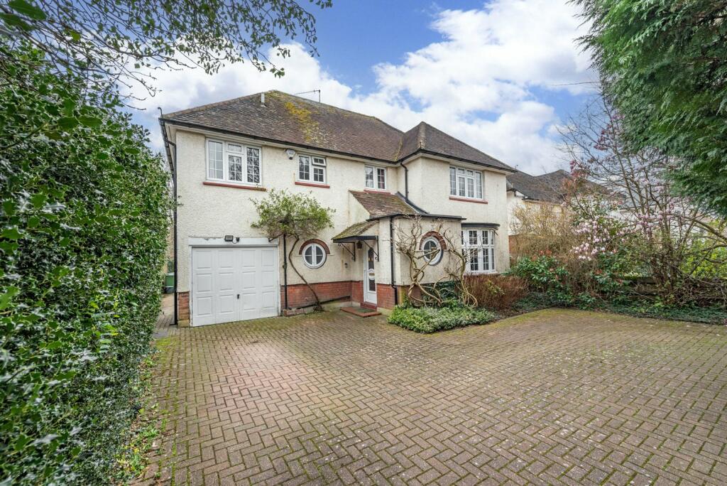 5 bedroom detached house for sale in Sugden Road, Thames Ditton, KT7