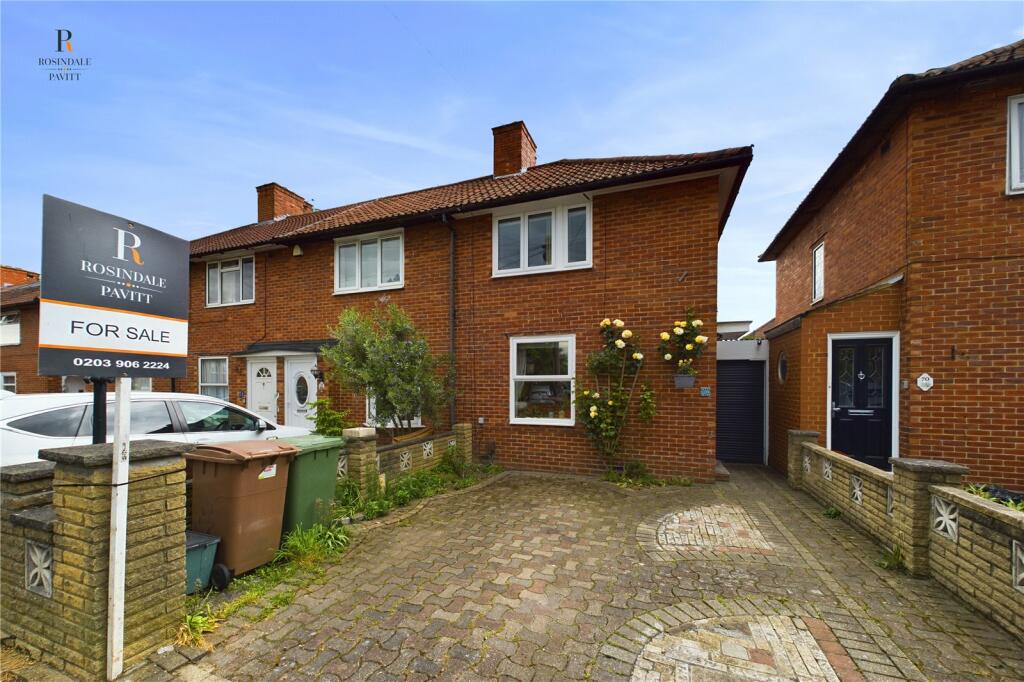 3 bedroom end of terrace house for sale in Titchfield Road, Carshalton, SM5