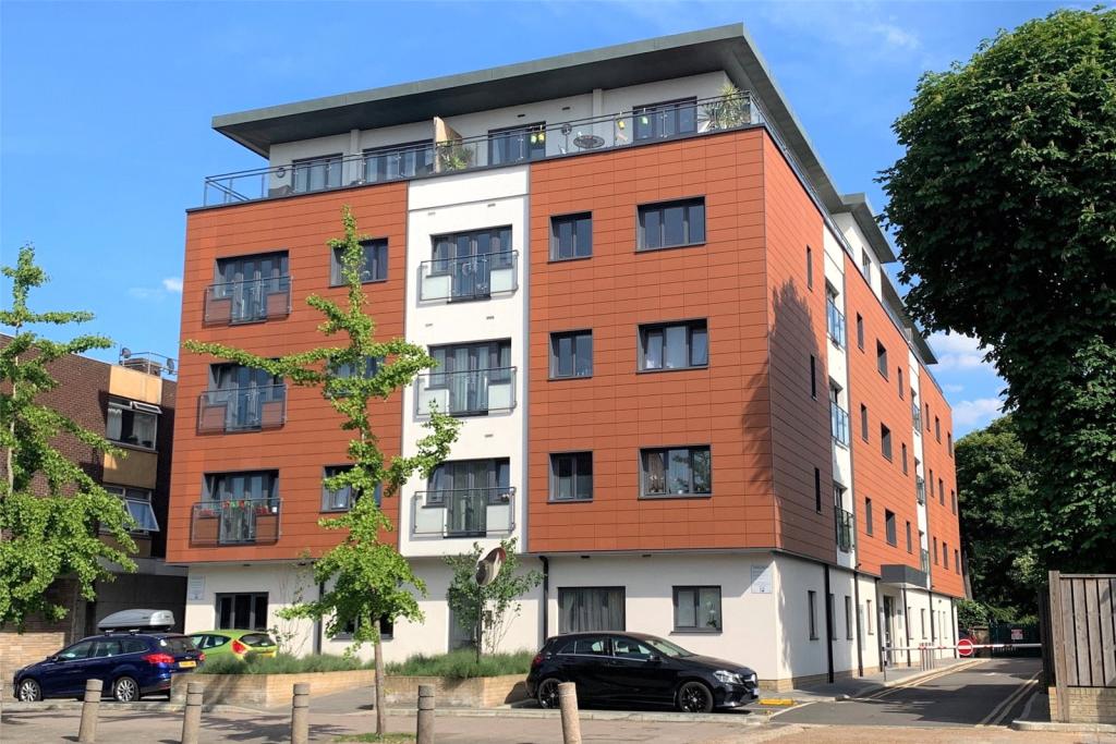 1 bedroom apartment for sale in London Road, Mitcham, CR4