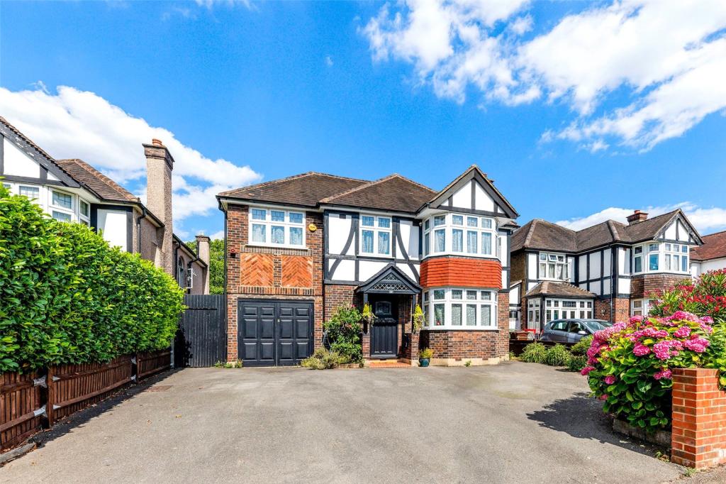 4 bedroom detached house for sale in Harcourt Road, Wallington, SM6