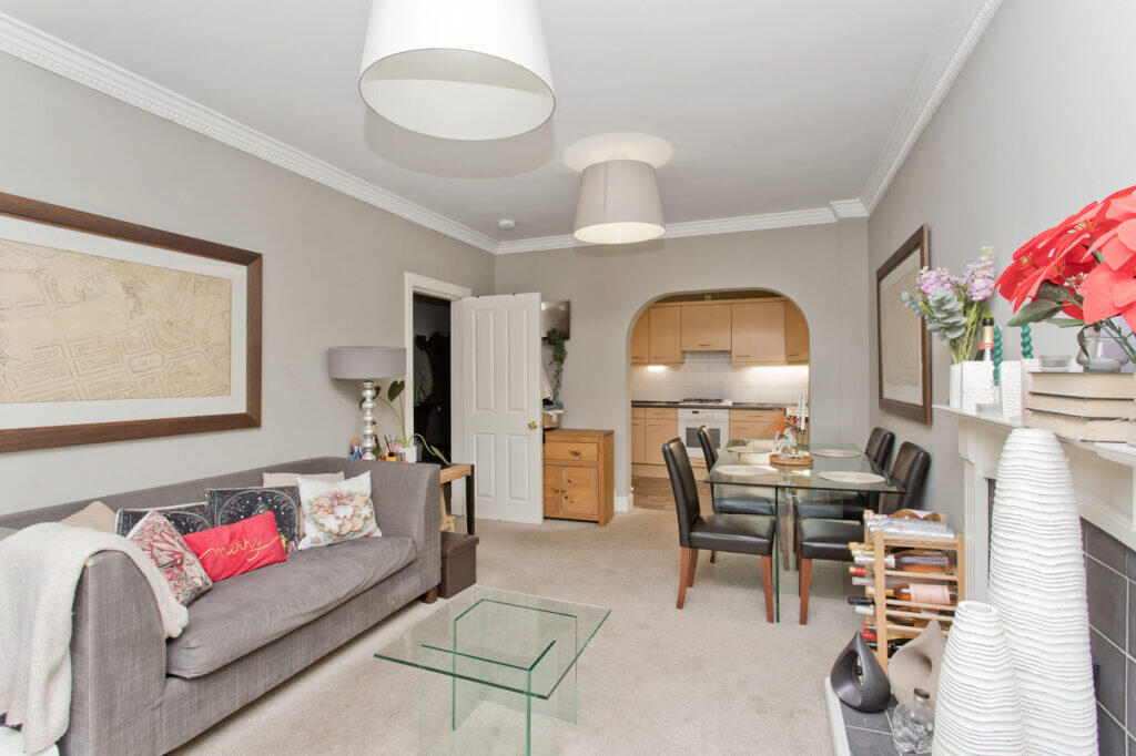 Main image of property: Flat 4, Thistle Street North West Lane, Edinburgh, EH2 1EA