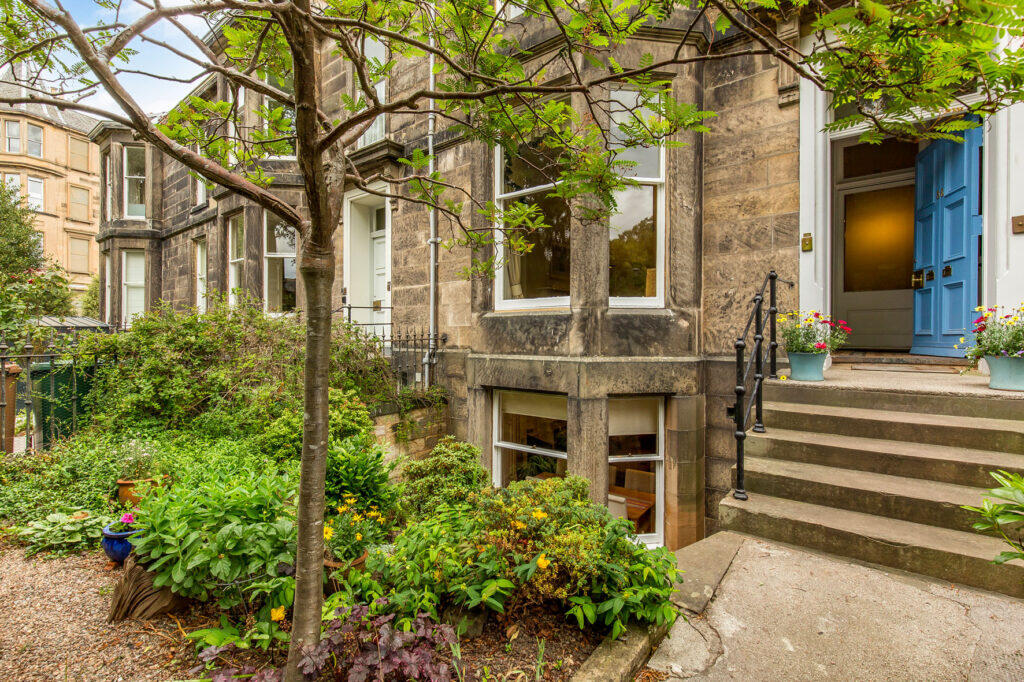 Main image of property: 86 Findhorn Place, Grange, Edinburgh, EH9 2NZ