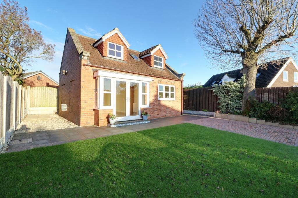 1 bedroom detached house for sale in Commonside, Westwoodside