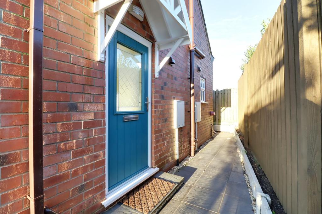 1 bedroom detached house for sale in Commonside, Westwoodside