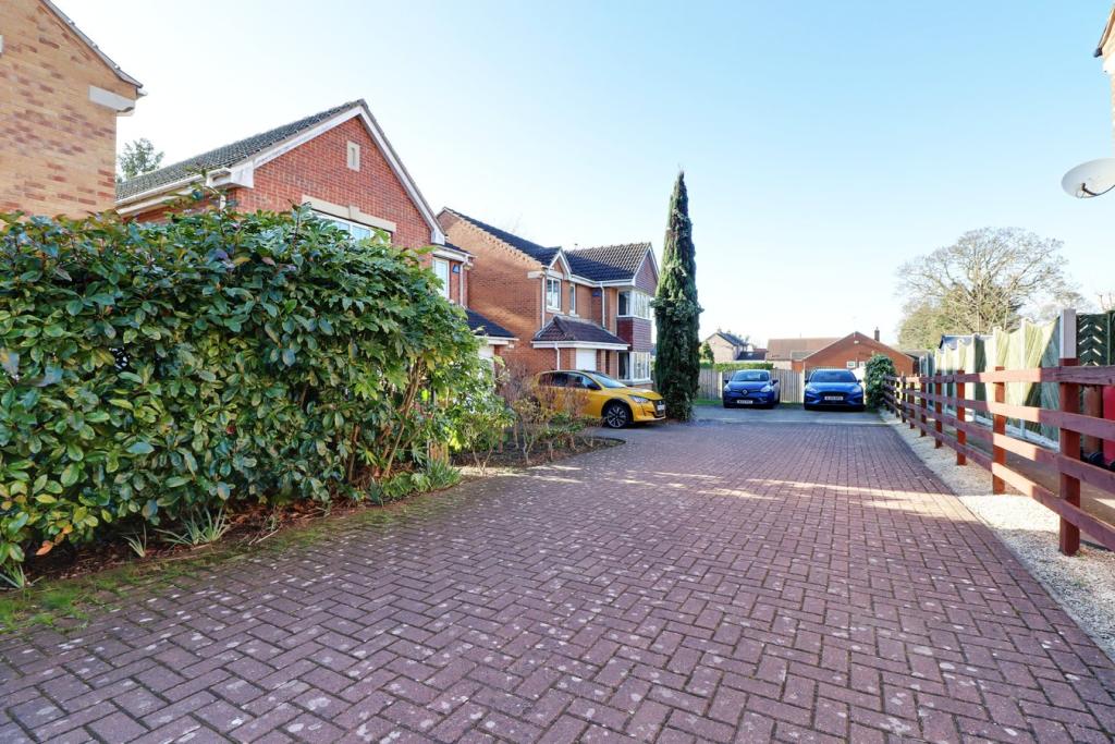 4 bedroom detached house for sale in Drive, Epworth, Doncaster, DN9