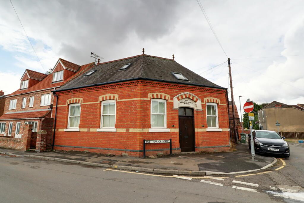 1 bedroom terraced house for sale in Fieldside, Crowle, DN17