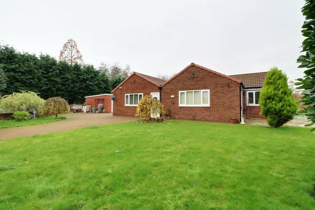 3 bedroom detached bungalow for sale in Turbary, Epworth, Doncaster, DN9