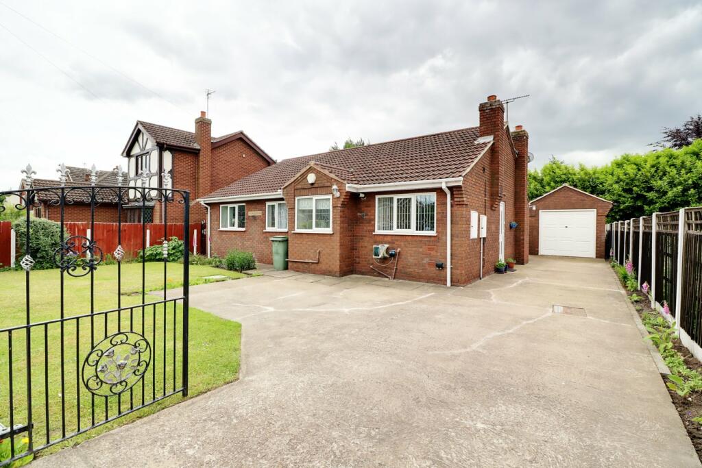 3 bedroom detached bungalow for sale in Westgate Road, Belton