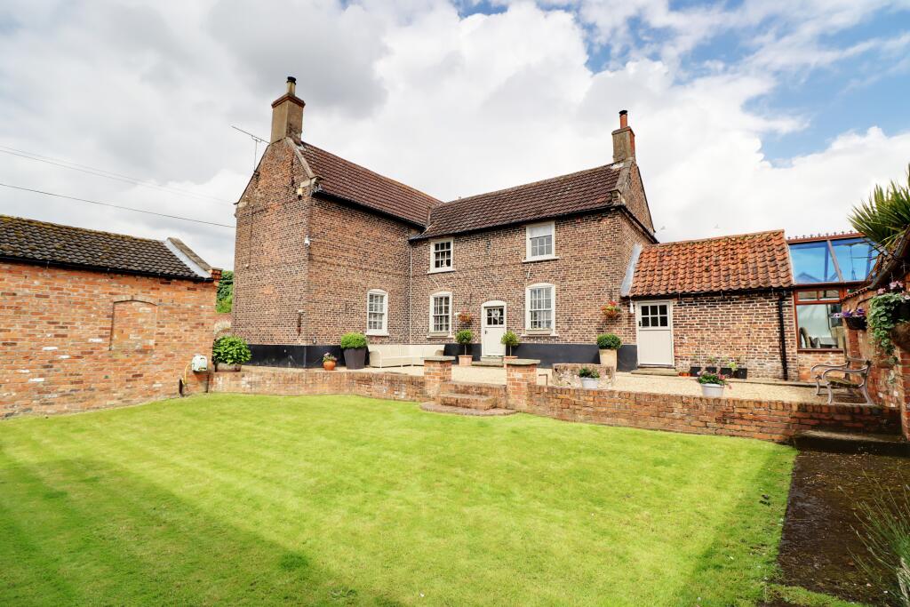 Main image of property: Upperthorpe Road, Westwoodside, Lincolnshire, DN9